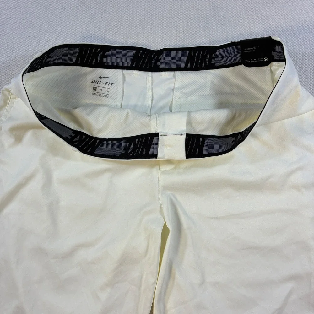 Nike‎ Dri-FIT Shorts Men's 40 White Golf Standard Fit Flat Front Athletic Casual